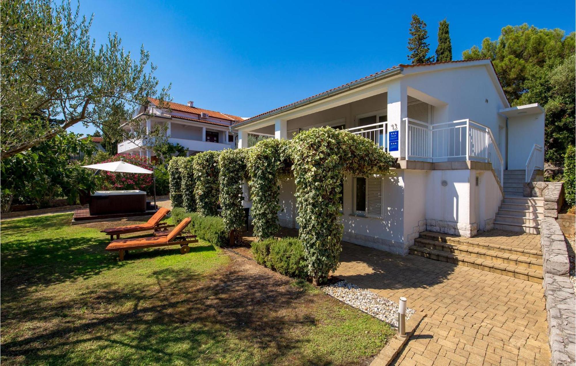 Nice Home In Krk With Kitchen Krk Town Exteriér fotografie