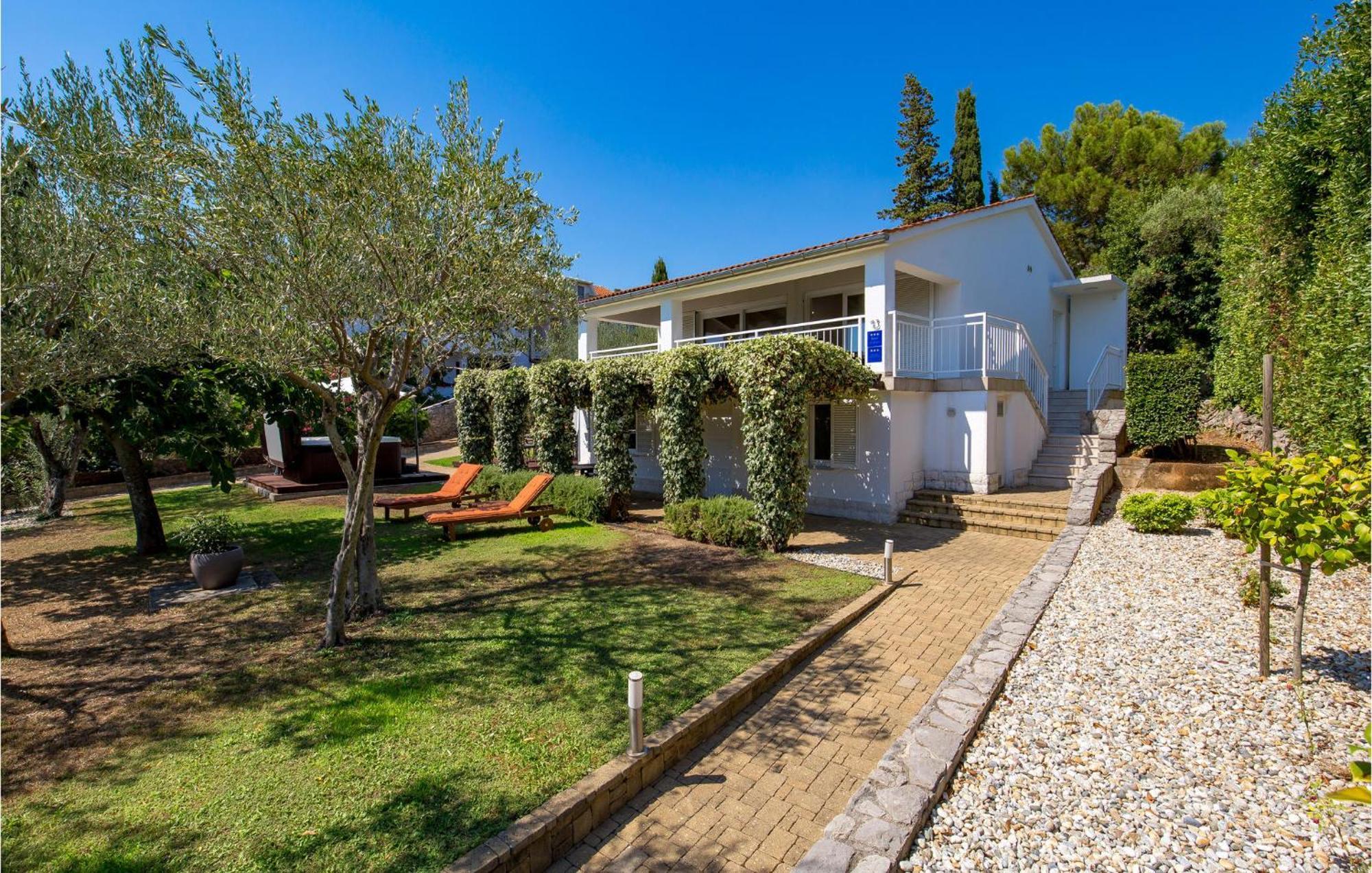Nice Home In Krk With Kitchen Krk Town Exteriér fotografie